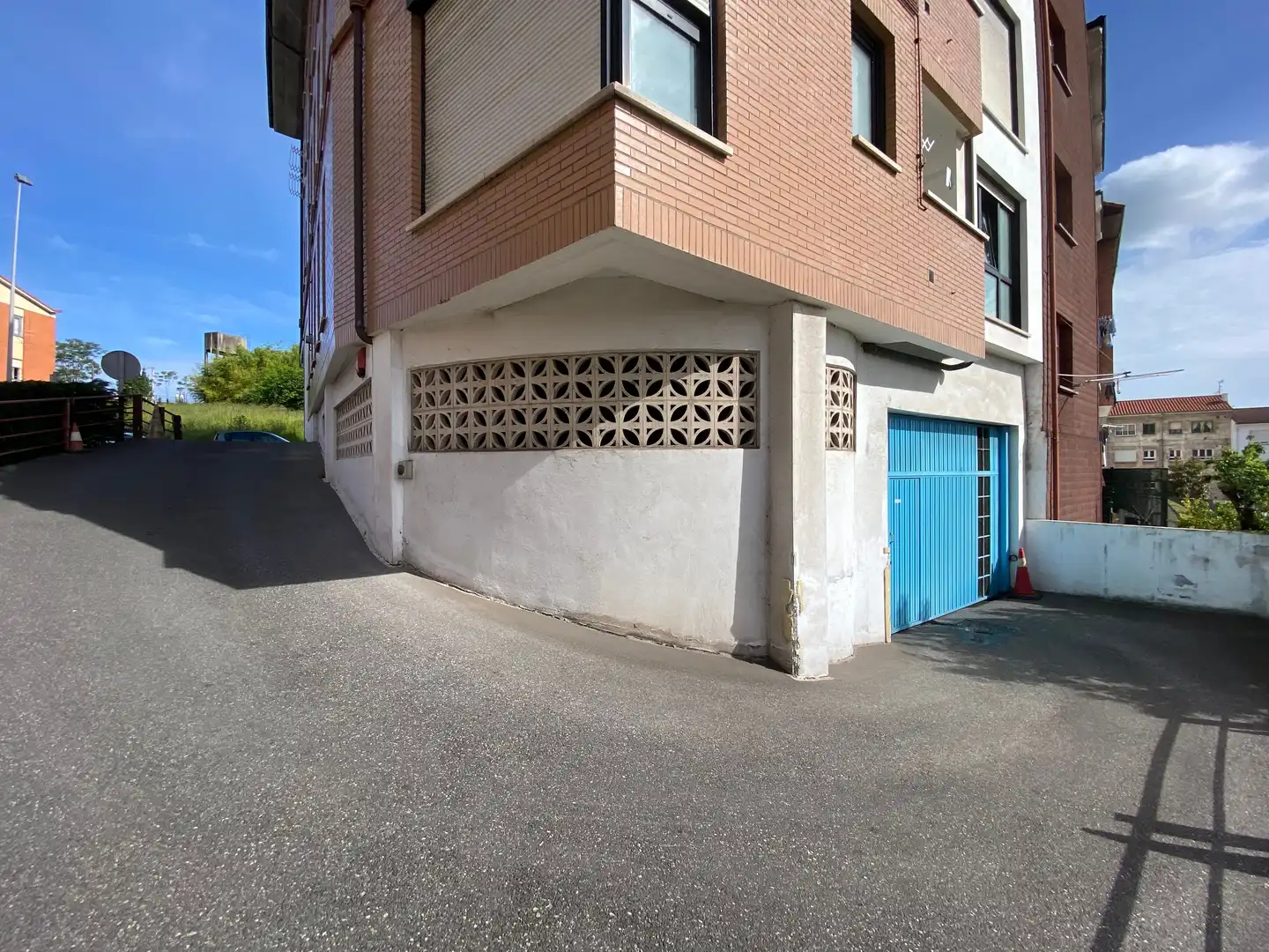 Vista exterior de Pis en venda en Avilés amb Traster i Balcó