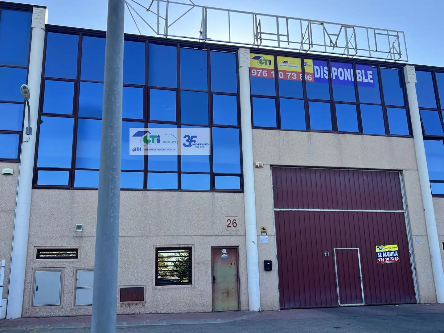 Außenansicht von Fabrikhallen zur Miete in Alfajarín