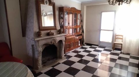 GRAN CASA CON AMPLIA COCHERA Y PATIO