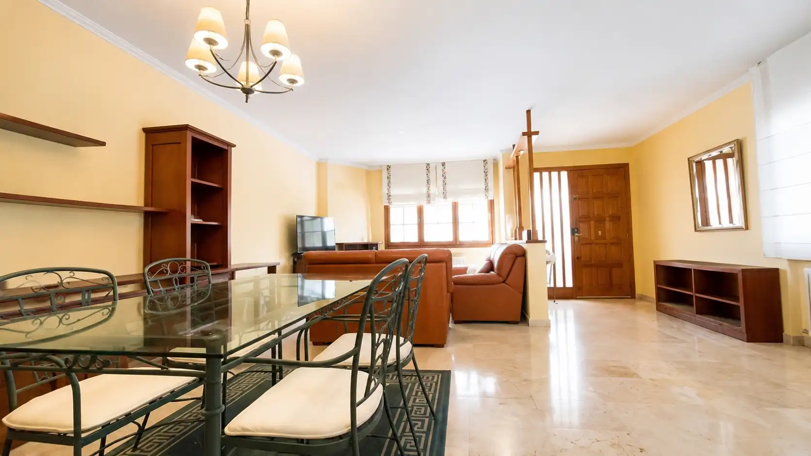 Sala d'estar de Casa o xalet en venda en Cerdanyola del Vallès amb Calefacció, Jardí privat i Forn