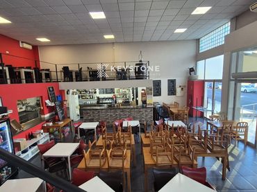 Locale commerciale in affitto a setze de juliol