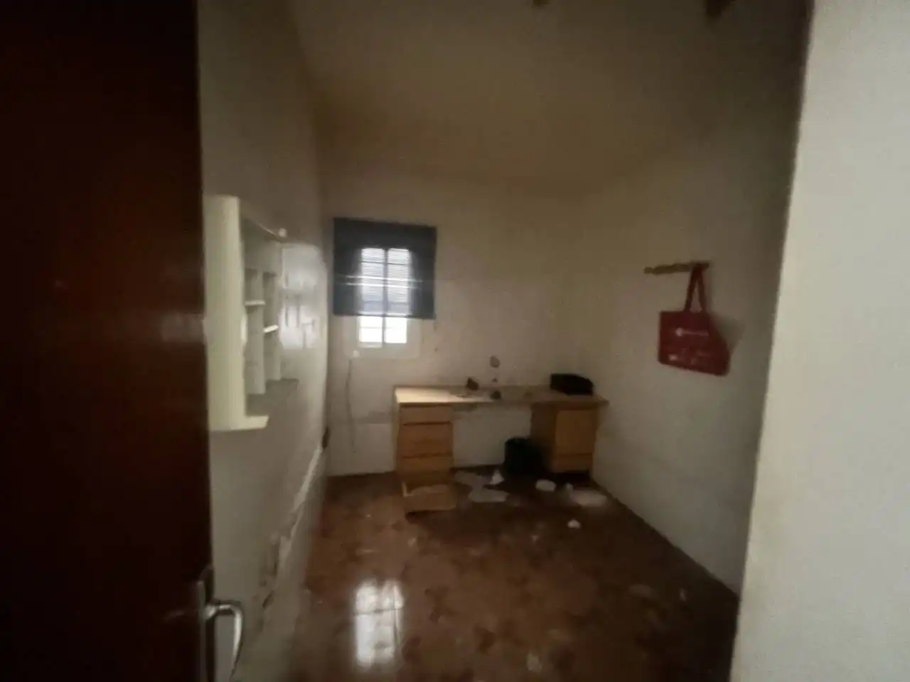 Dormitori de Local en venda en L'Hospitalet de Llobregat