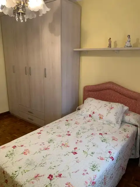 Habitación de Piso de alquiler en  Pamplona / Iruña con Calefacción, Parquet y Amueblado