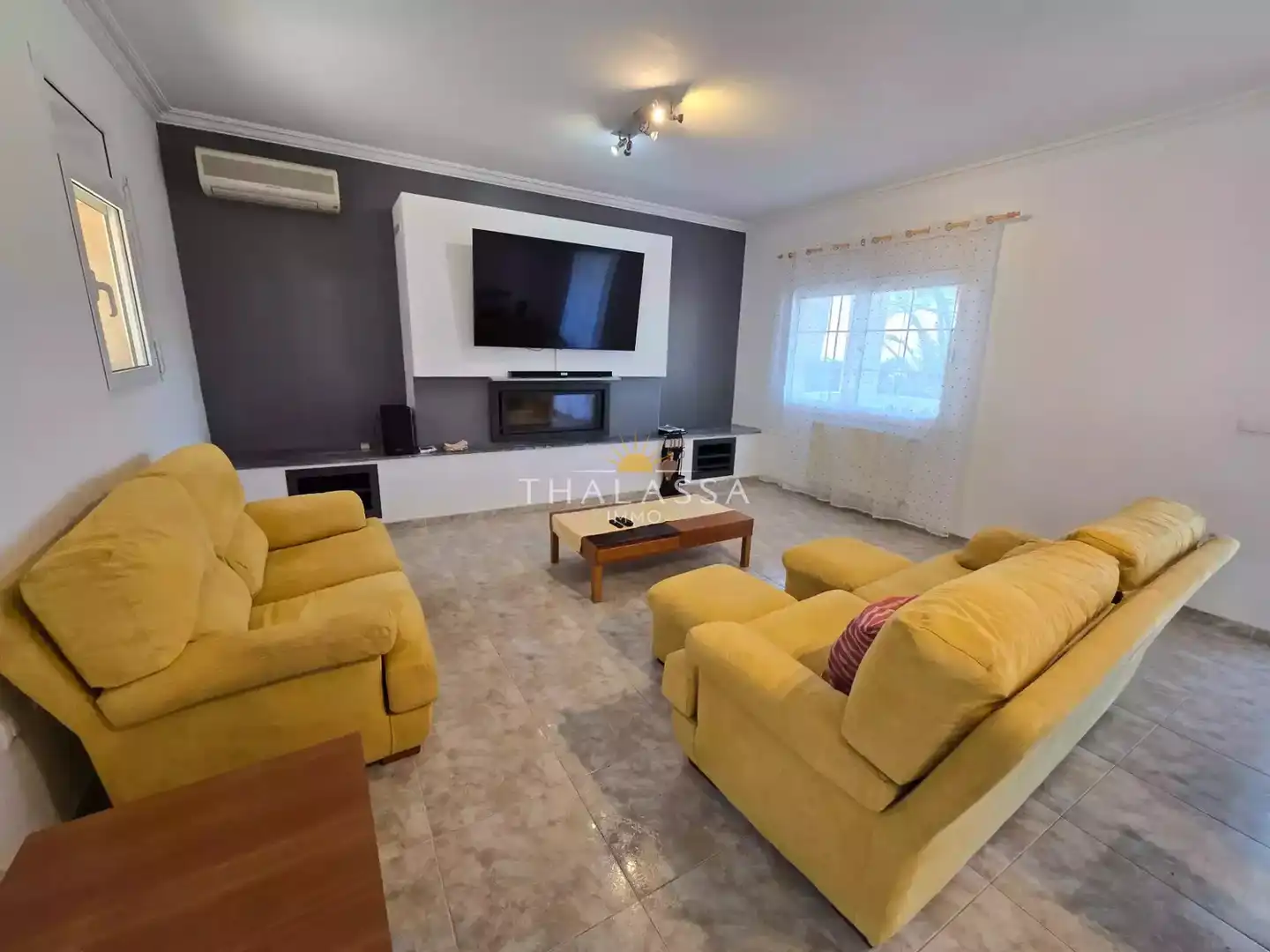 Sala d'estar de Casa o xalet en venda en Pau amb Aire condicionat, Calefacció i Jardí privat