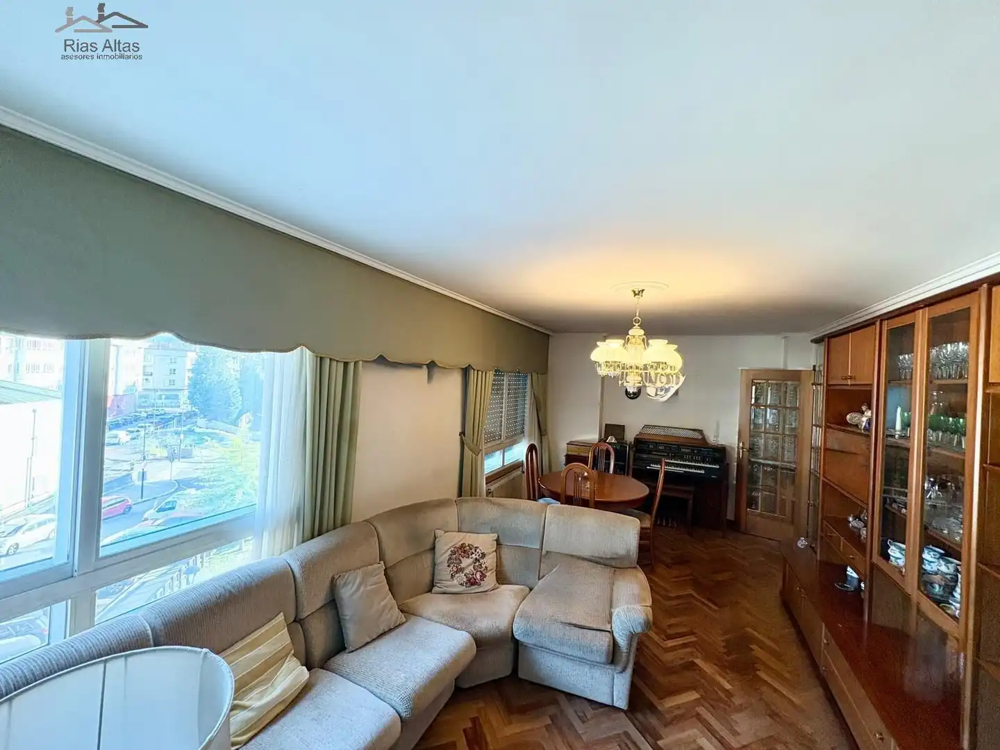 Sala de estar de Piso en venta en Cambre  con Calefacción, Parquet y Trastero