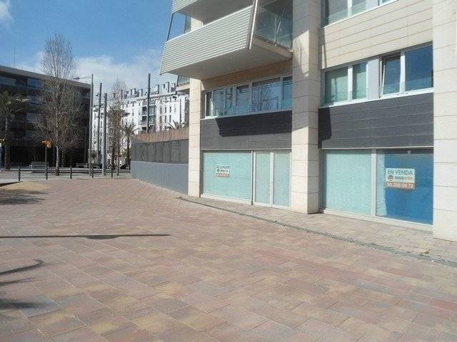 Local comercial en Venta en Calle ramon llull en Port Forum