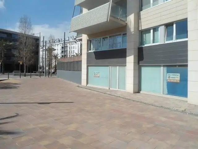 Locale commerciale in vendita a Calle ramon llull