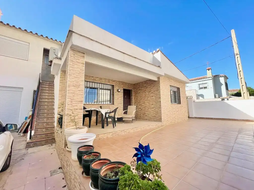 Detached house with garden for sale in Puerto Deportivo, imagen 2