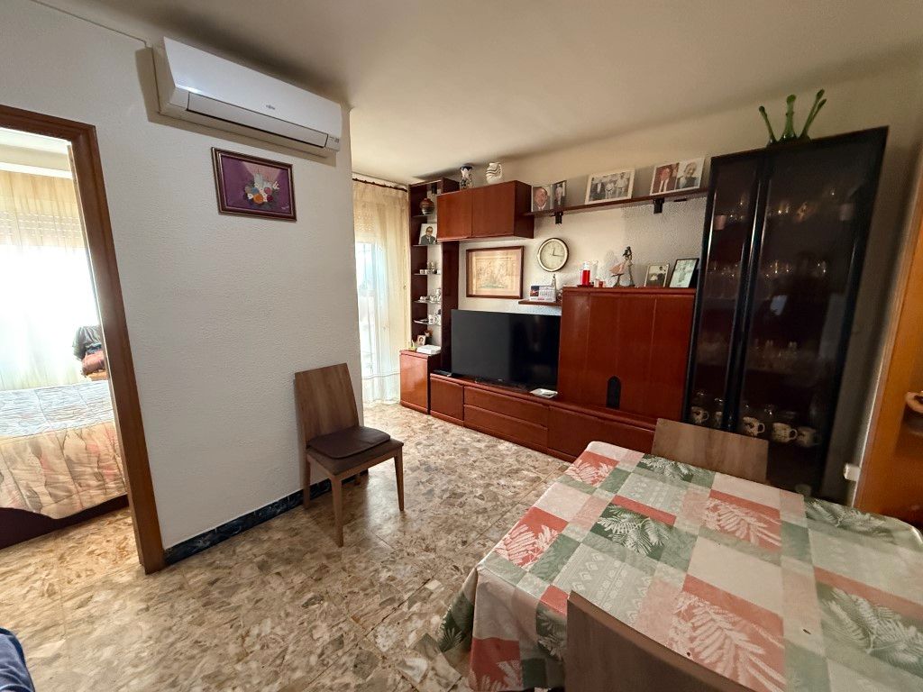 Living room of Flat for sale in Badalona  with Air Conditioner, Furnished and Balcony