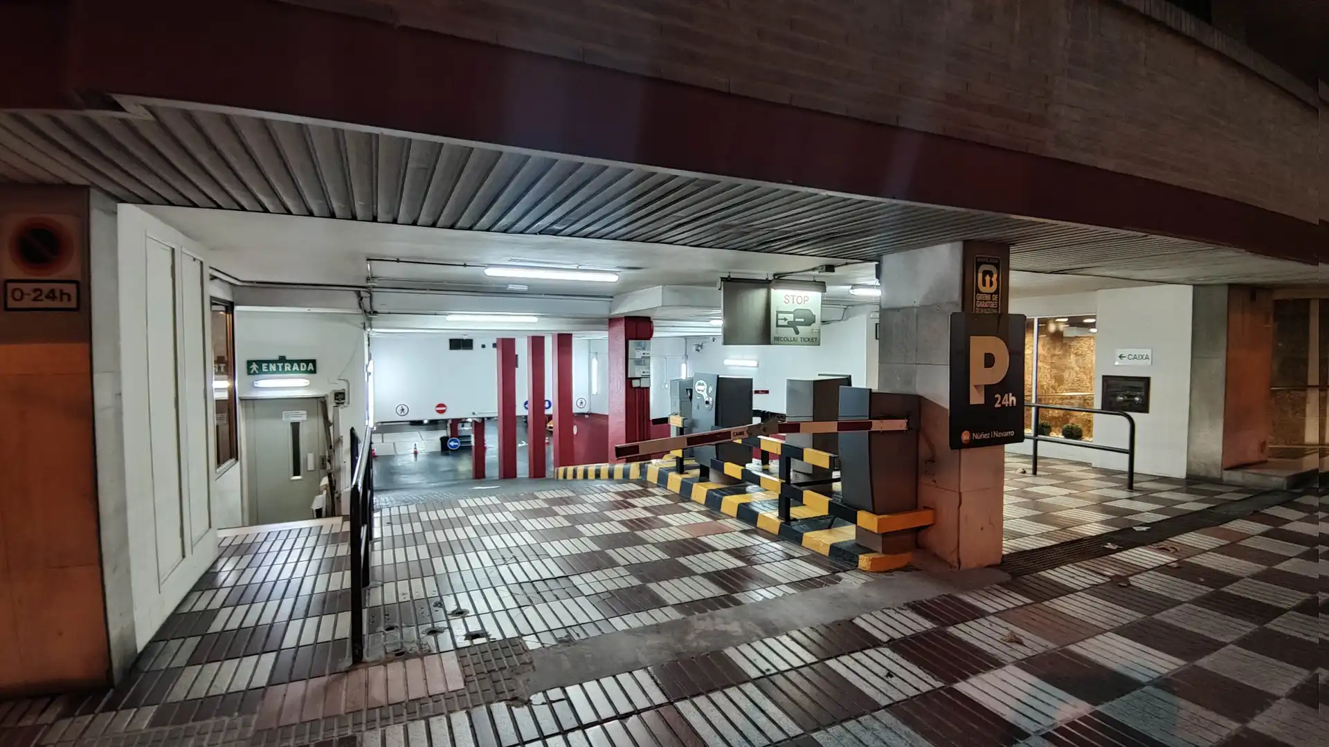 Garage for rent in Carrer del Bruc, 111, Dreta de l'Eixample