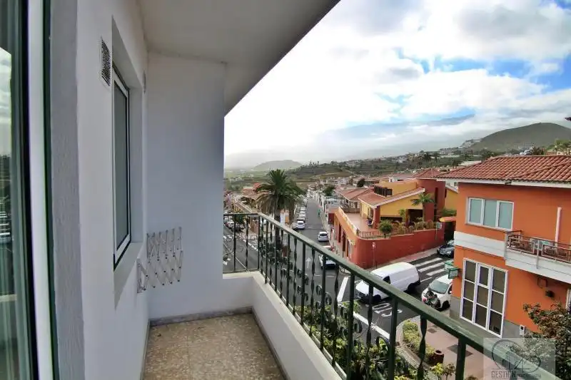 Vista exterior de Piso de alquiler en Los Realejos con Terraza, Amueblado y Balcón