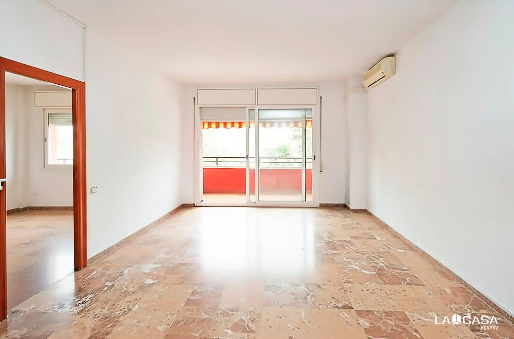 Piso en venta en Barcelona con Calefacción, Trastero y Balcón