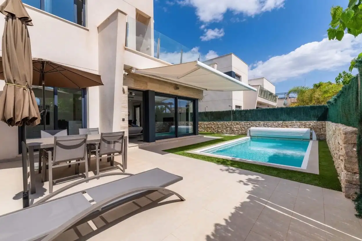 Terraza de Casa o chalet en venta en Pilar de la Horadada con Aire acondicionado, Calefacción y Jardín privado