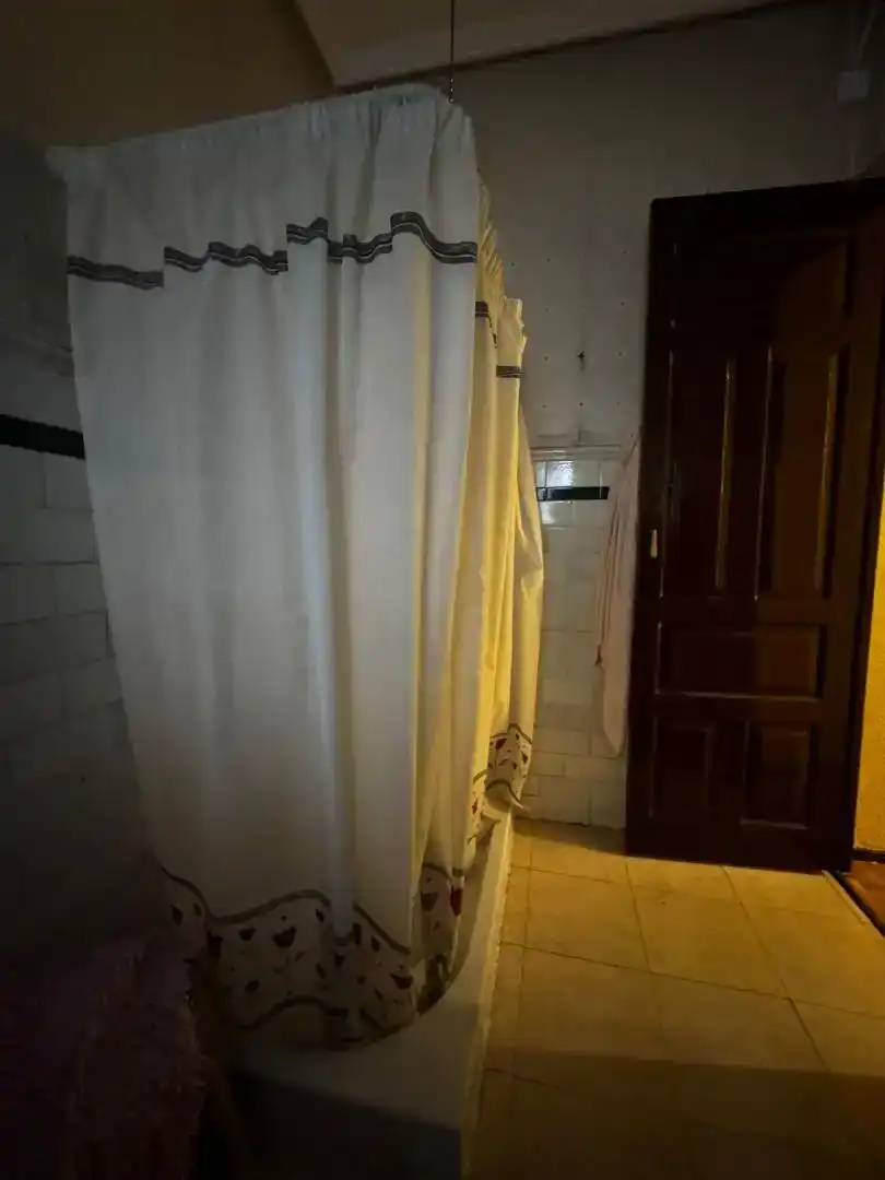 Bathroom of Flat for share in León Capital   with Furnished