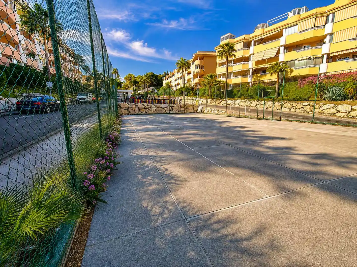 Aparcament de Àtic de lloguer en Fuengirola amb Aire condicionat, Jardí privat i Terrassa