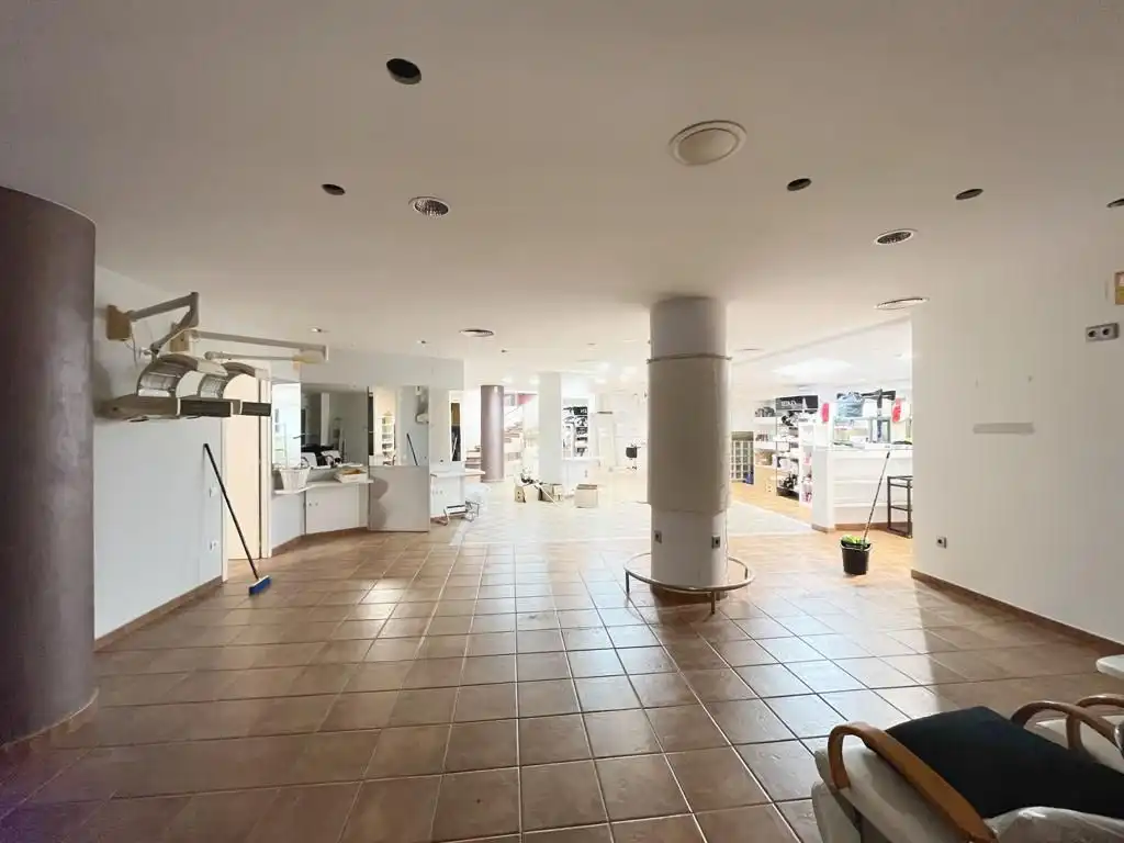 Commercial properties for sale in Terrassa  with Air Conditioner and Parquet flooring