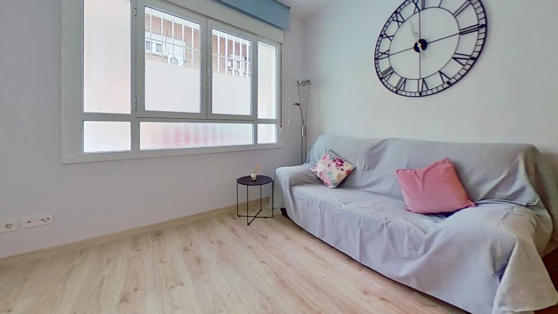 Sala de estar de Estudio de alquiler en  Madrid Capital con Aire acondicionado y Amueblado