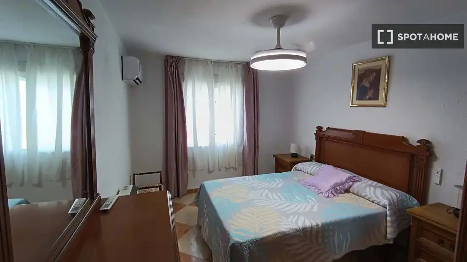 Habitación de Apartamento para compartir en Fuente Vaqueros con Aire acondicionado, Terraza y Amueblado