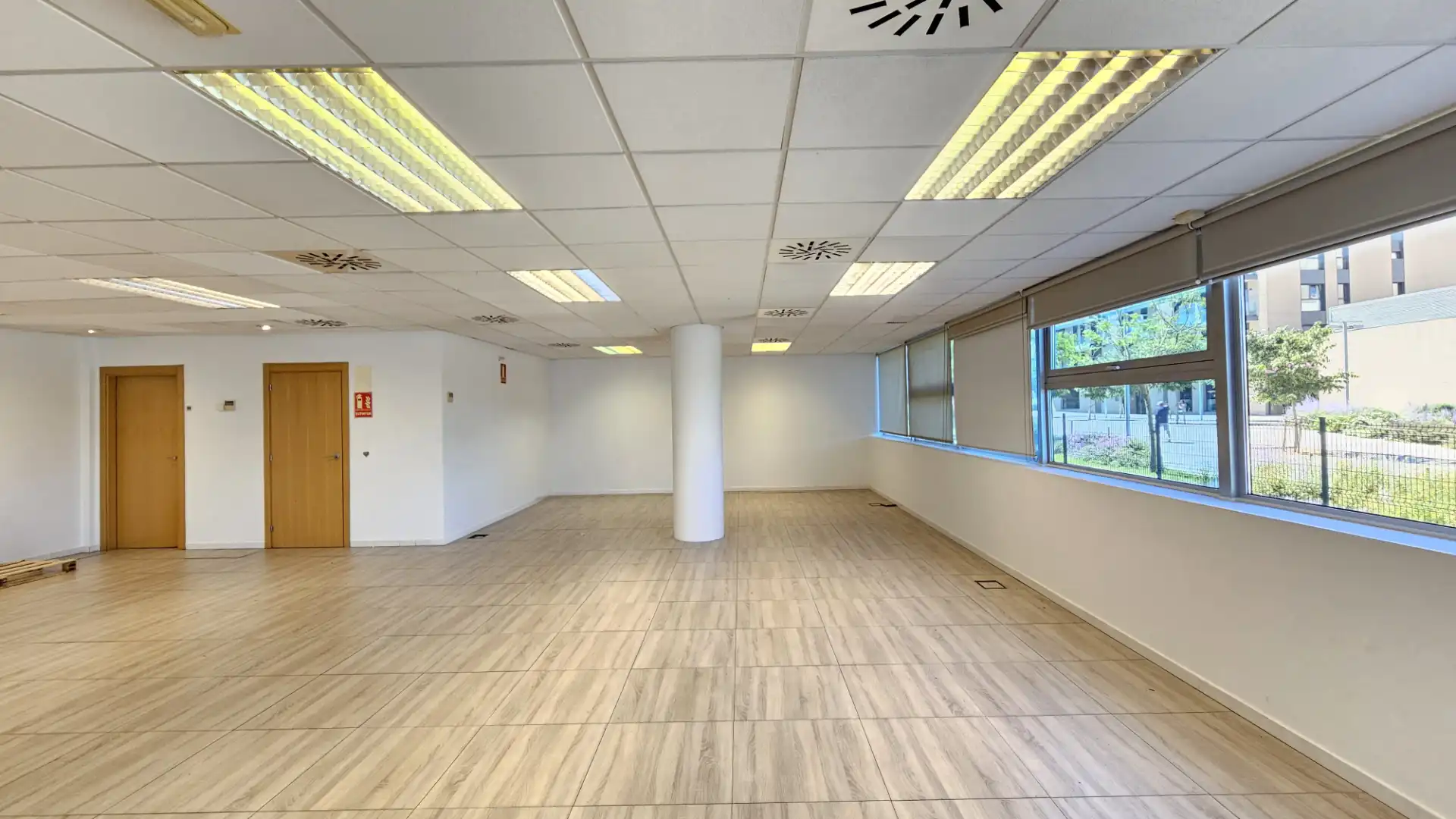 Büro zur Miete in Sant Joan Despí mit Klimaanlage, Heizung und Internet