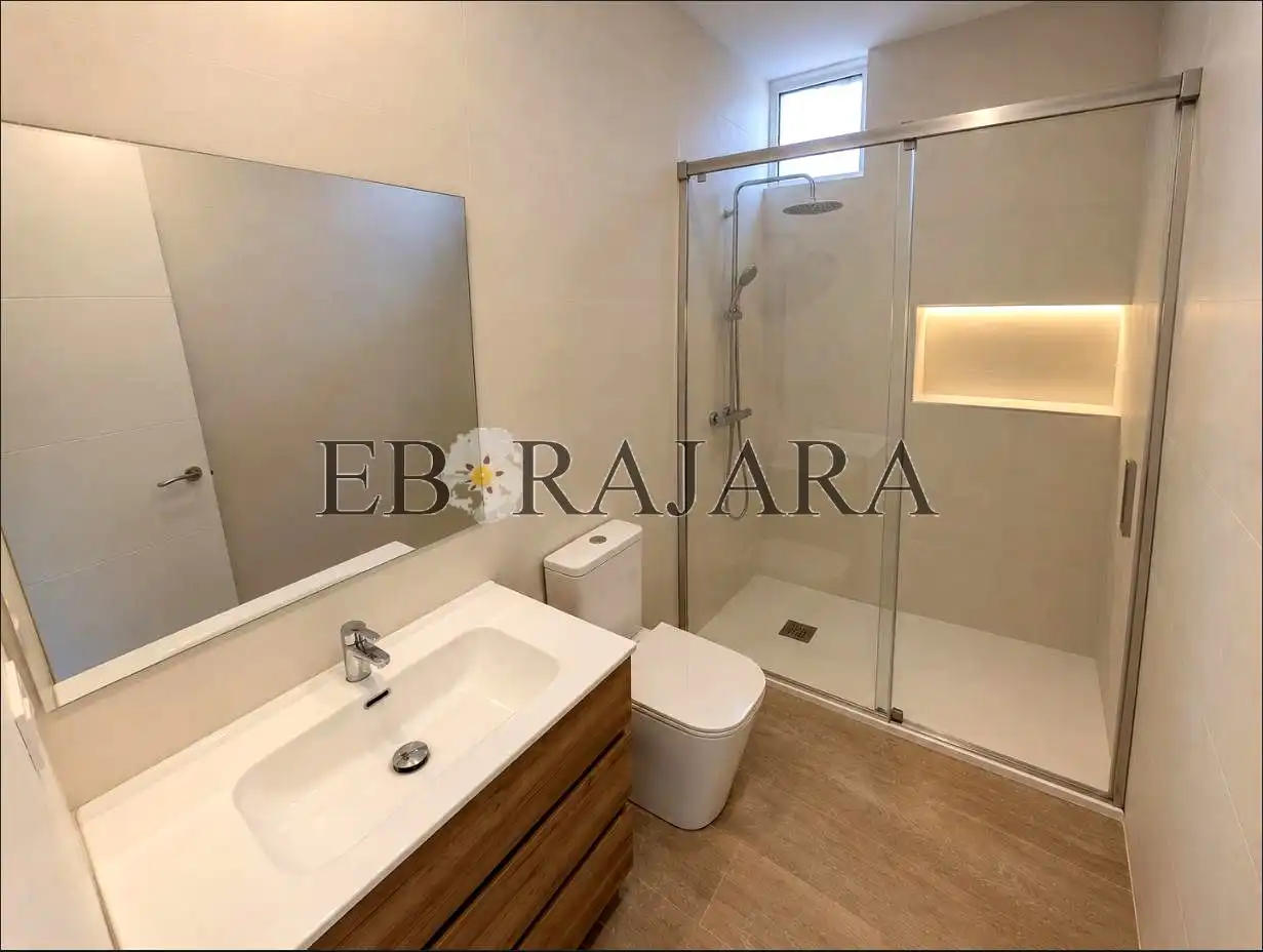 Baño de Piso de alquiler en Tres Olivos - La Piedad