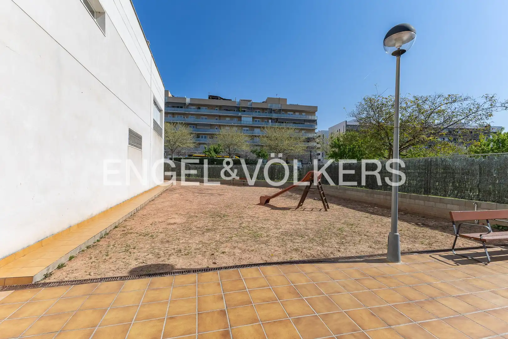 Vista exterior de Àtic en venda en Sant Feliu de Llobregat amb Aire condicionat, Calefacció i Terrassa