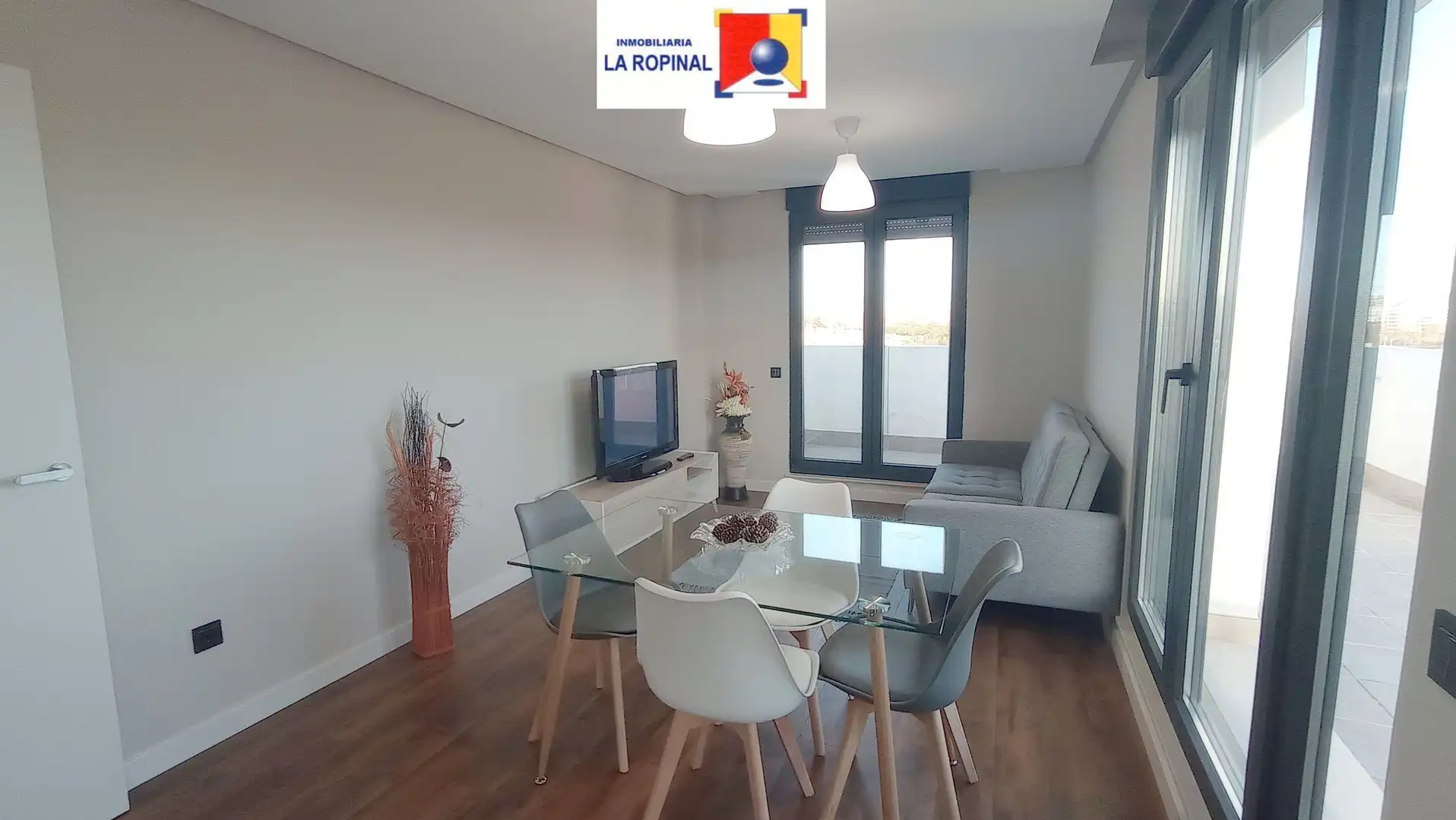 Sala d'estar de Àtic de lloguer en Salamanca amb Calefacció, Jardí privat i Terrassa