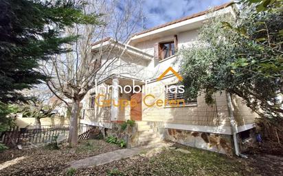 Vista exterior de Casa adosada en venda en Anguciana amb Calefacció, Jardí privat i Terrassa