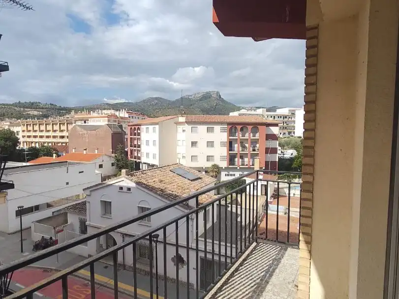 Vista exterior de Pis per a compartir en Chelva amb Aire condicionat, Calefacció i Moblat