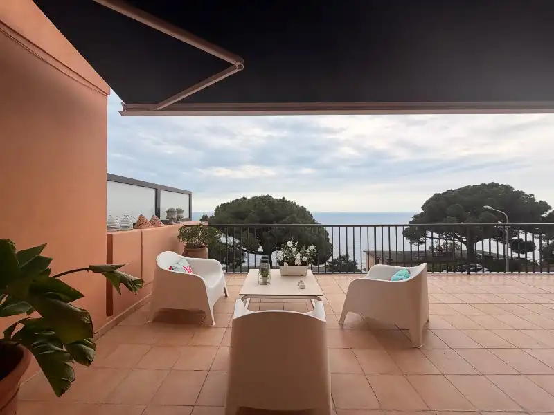 Casa amb terrassa en venda a Passeig de Pau Casals