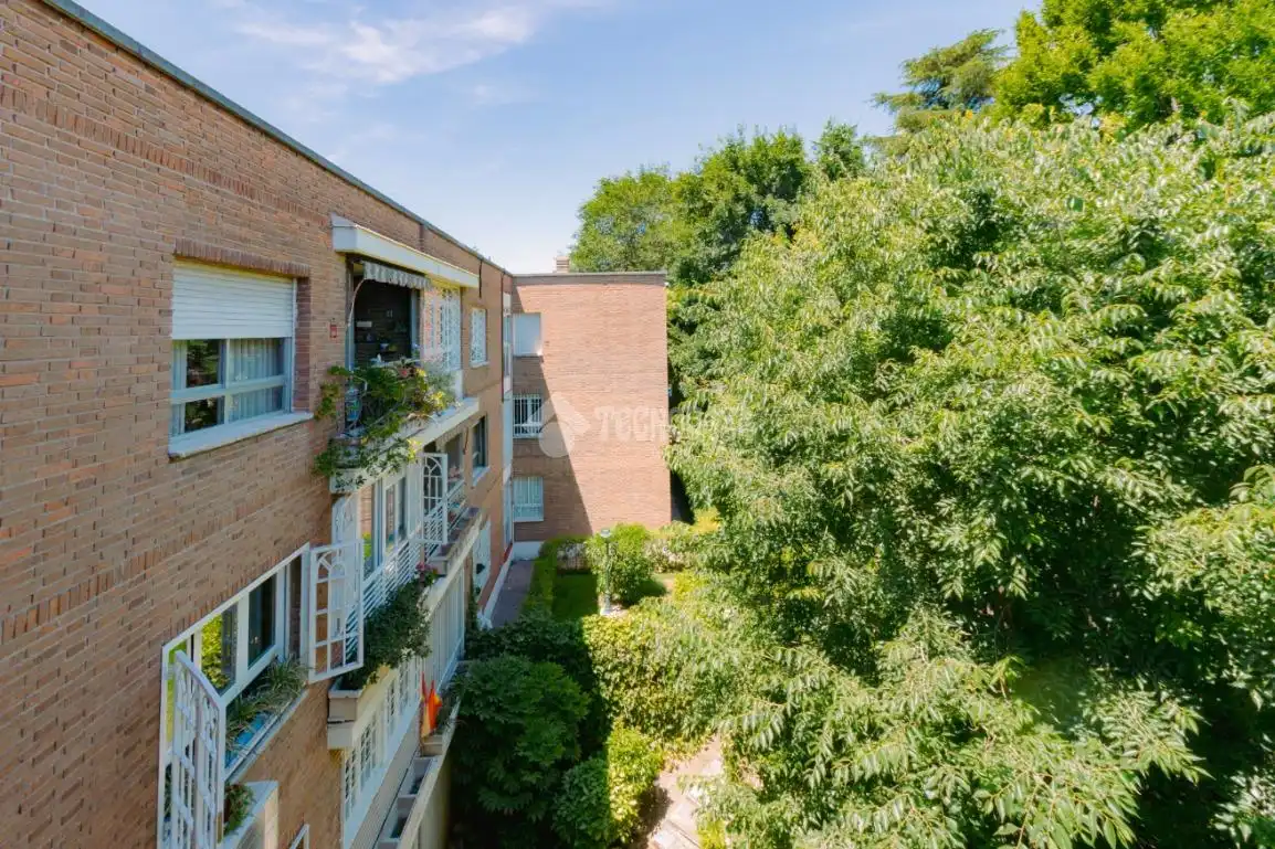 Vista exterior de Piso en venta en Madrid con Calefacción, Parquet y Terraza