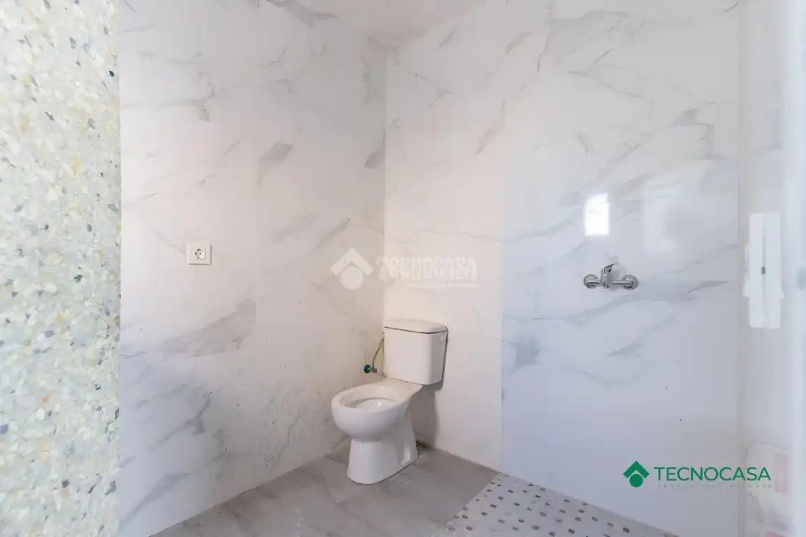 Baño de Casa adosada en venta en Vícar con Aire acondicionado, Trastero y Piscina