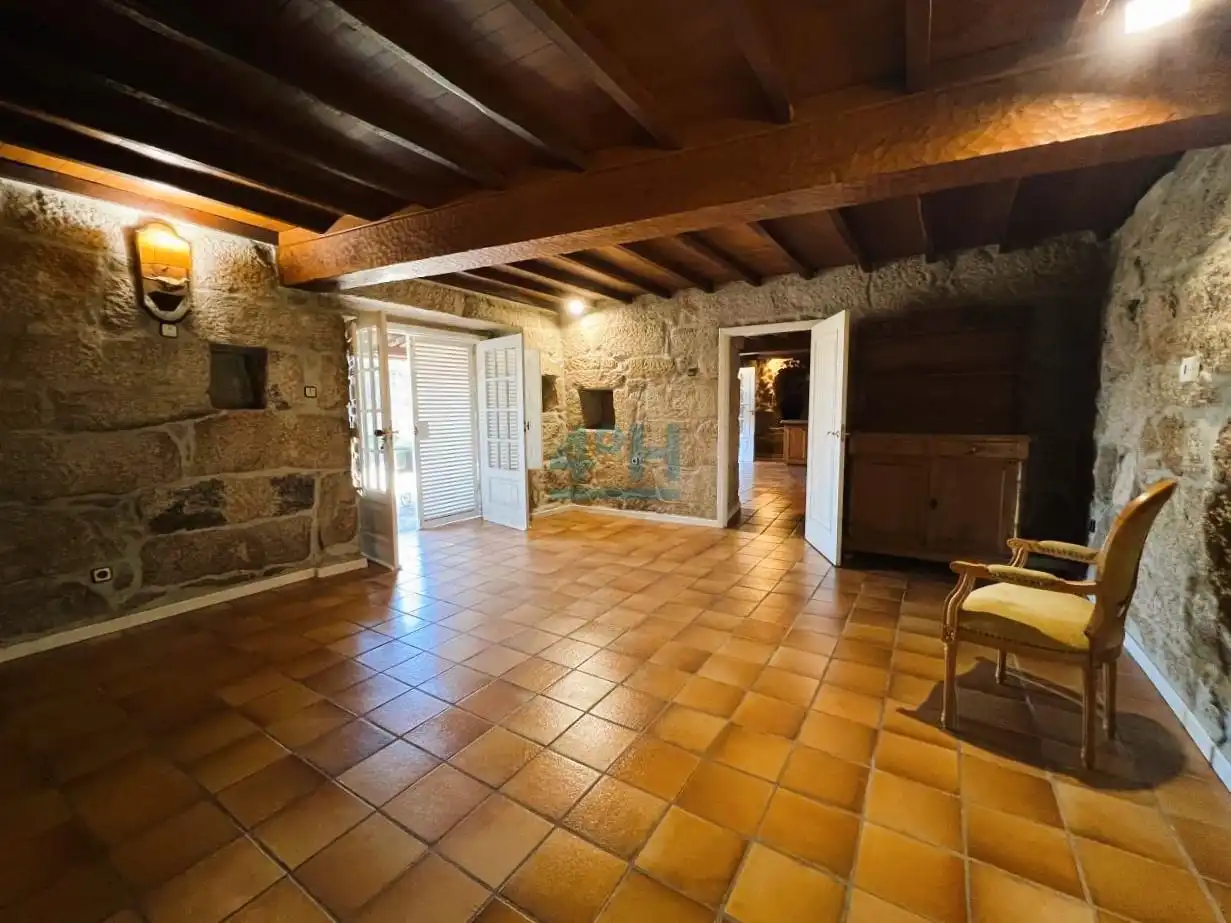 Country house zum Verkauf in San Cibrao das Viñas mit Heizung, Privatgarten und Terrasse