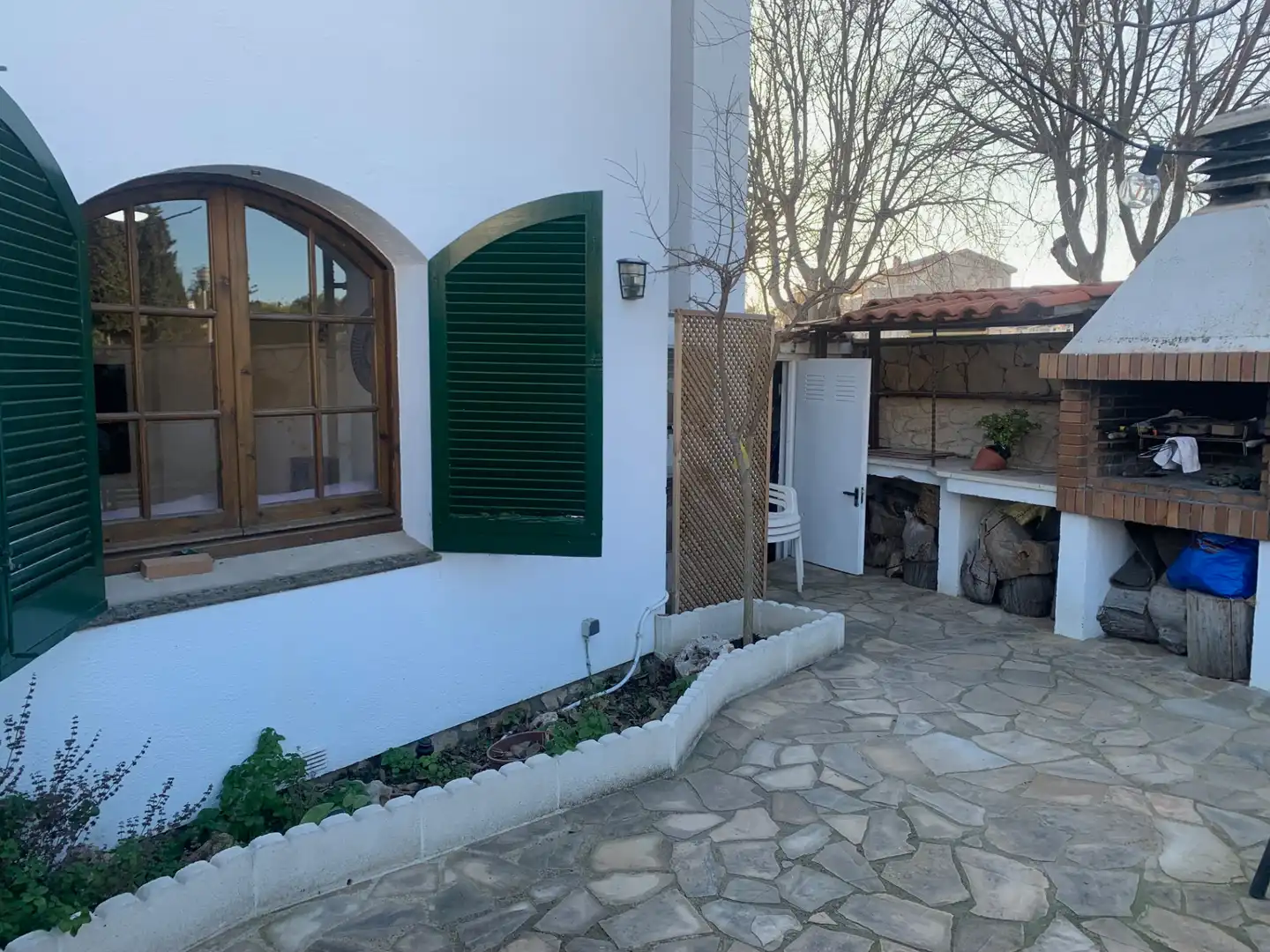 Außenansicht von Einfamilien-Reihenhaus zum Verkauf in Torredembarra mit Klimaanlage, Heizung und Privatgarten