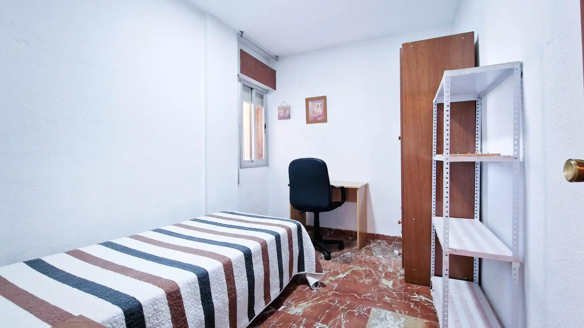 Schlafzimmer von Wohnung zur Miete in Badajoz mit Möbliert und Balkon