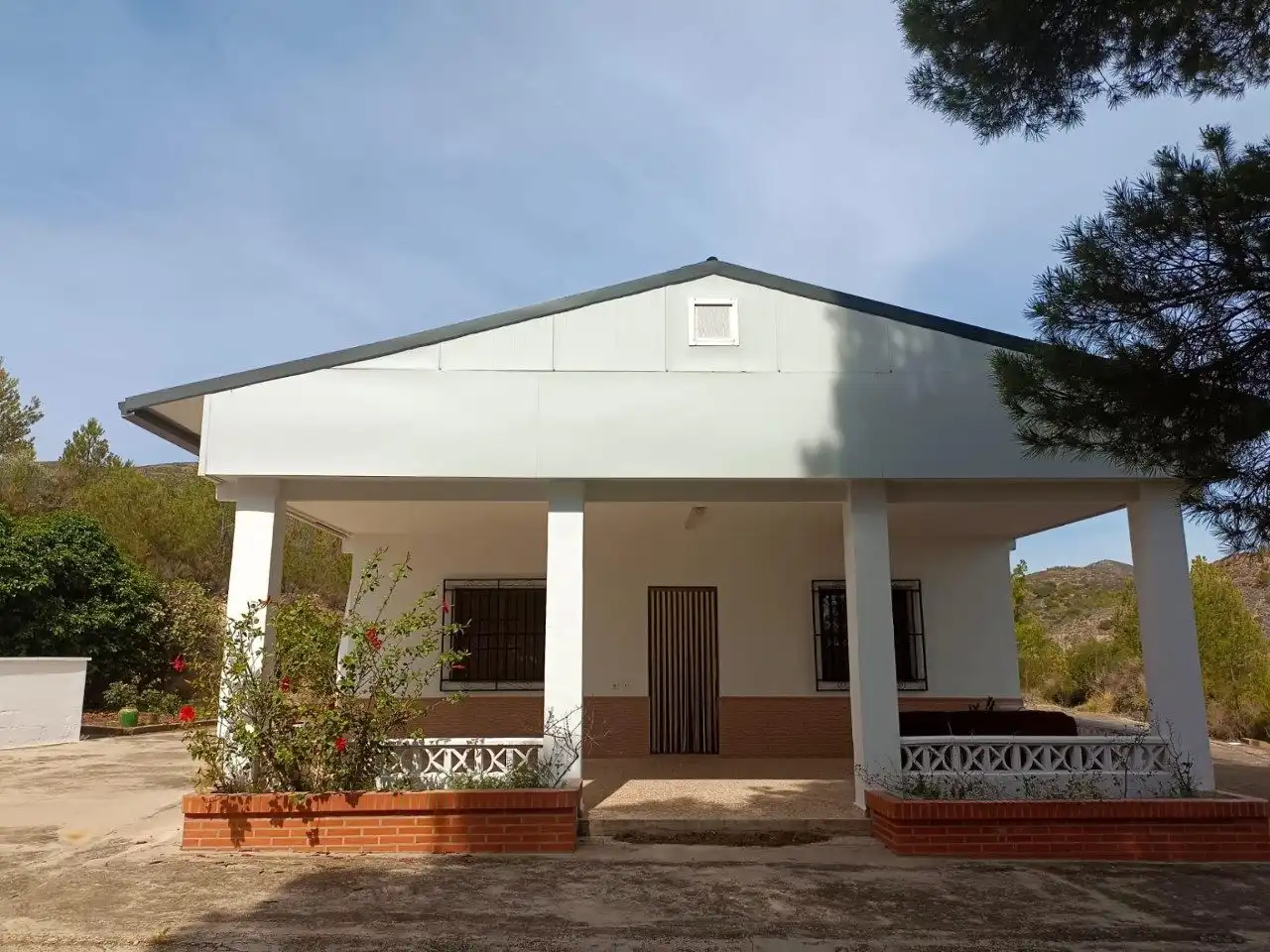 Vista exterior de Casa o xalet en venda en Chiva amb Calefacció, Jardí privat i Terrassa