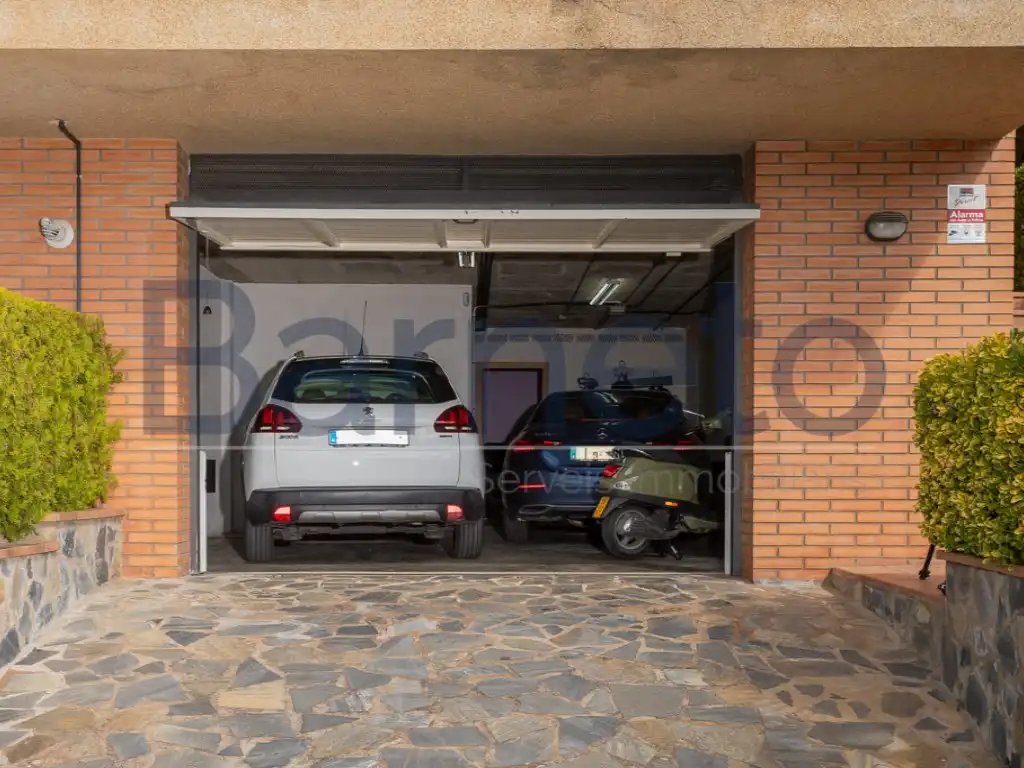 Parking of Houses for sale in Girona  with Air Conditioner
