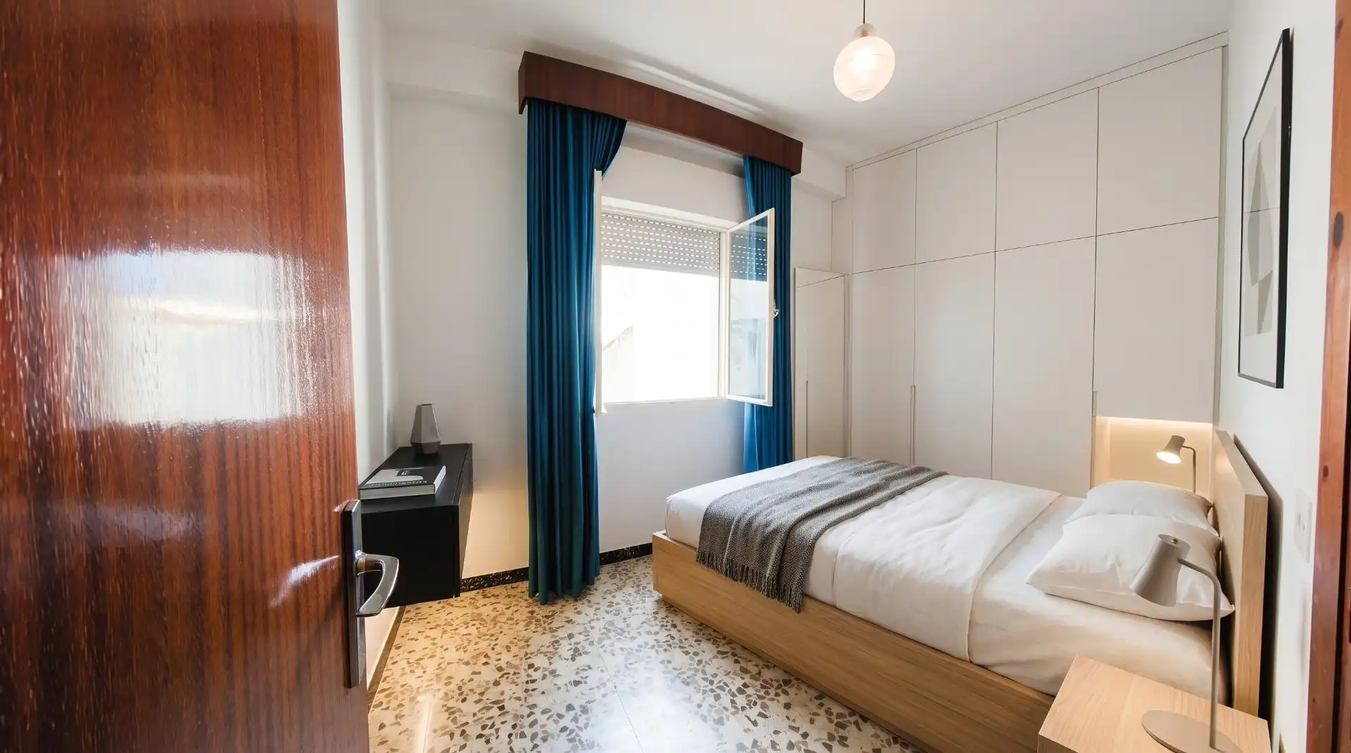Habitación de Casa adosada en venta en Sanlúcar la Mayor con Aire acondicionado, Calefacción y Terraza