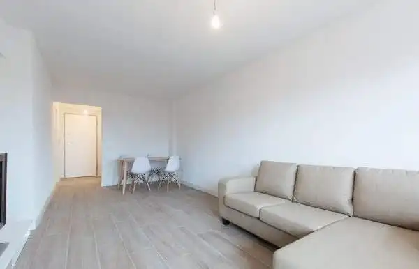 Sala d'estar de Pis de lloguer en Móstoles amb Calefacció, Terrassa i Moblat