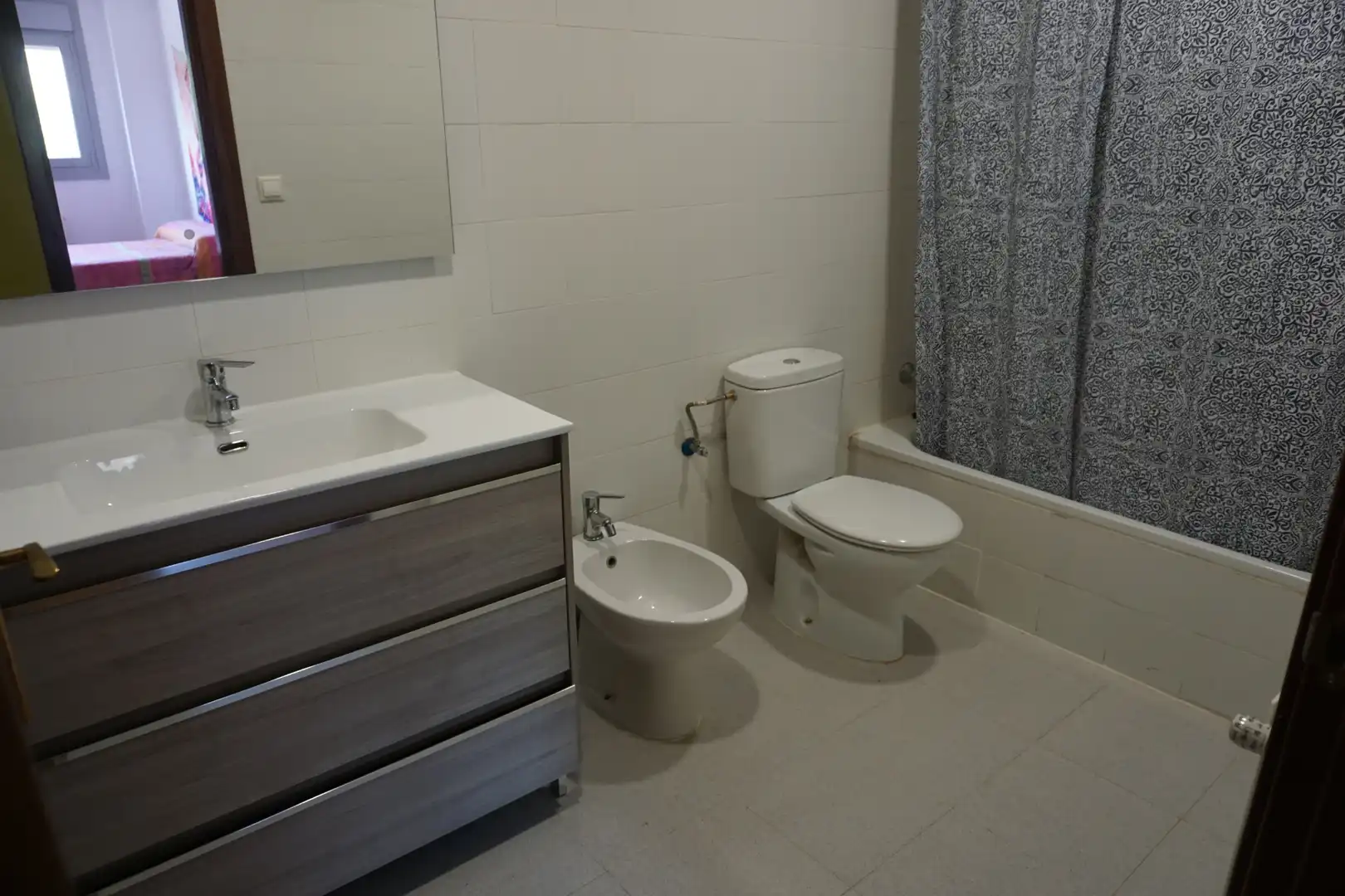 Baño de Piso en venta en Ugao- Miraballes con Calefacción, Trastero y Amueblado