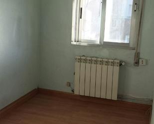 Bedroom of Flat for sale in  Madrid Capital