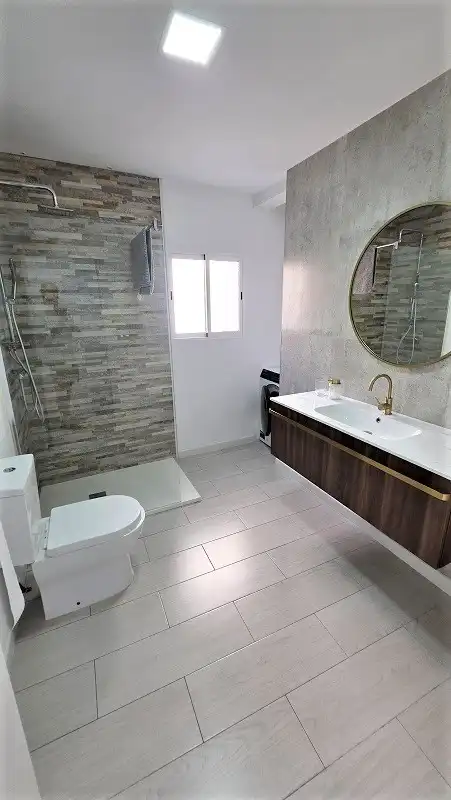 Bathroom of Flat for rent in Elche / Elx  with Parquet flooring, Furnished and Oven