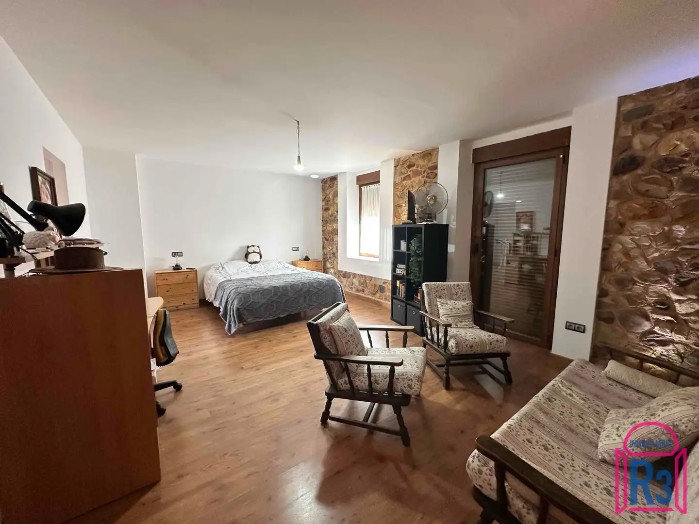 Dormitori de Casa adosada en venda en Cuadros amb Calefacció i Jardí privat