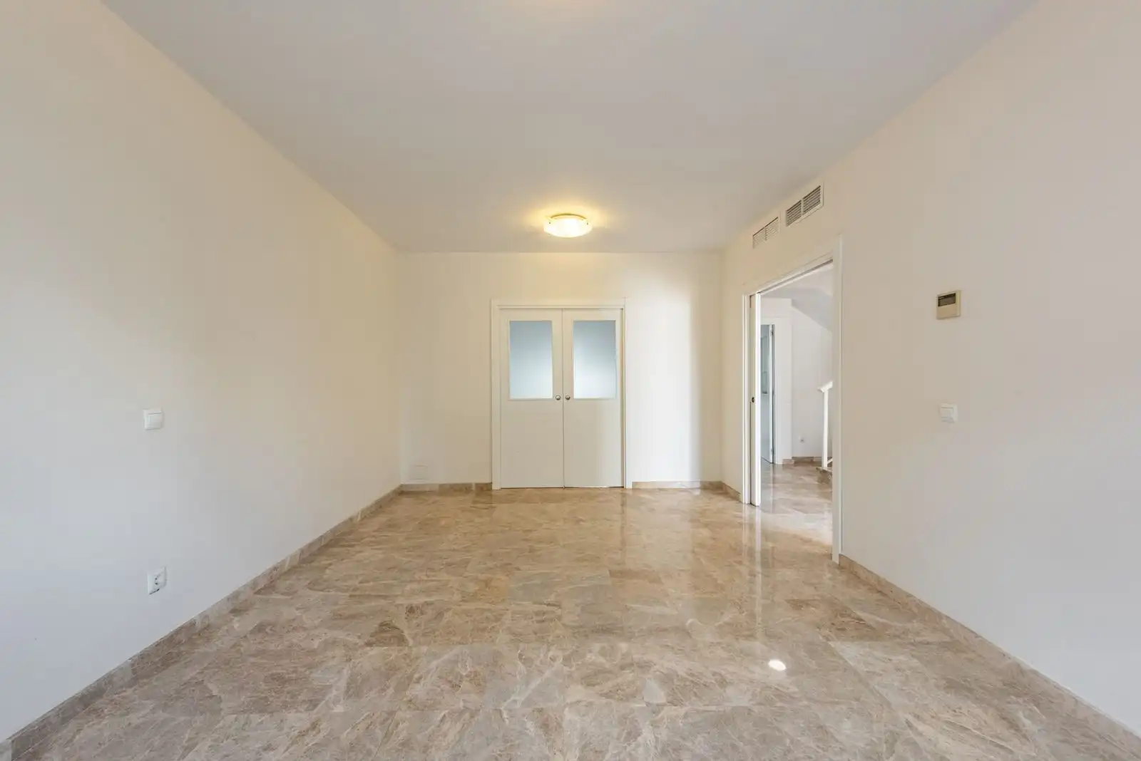 Casa adosada en venta en Marbella con Aire acondicionado, Terraza y Internet