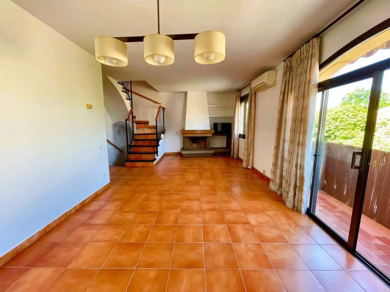 Living room of Detached homes for sale in Cerdanyola del Vallès  with Air Conditioner, Heating and Private garden