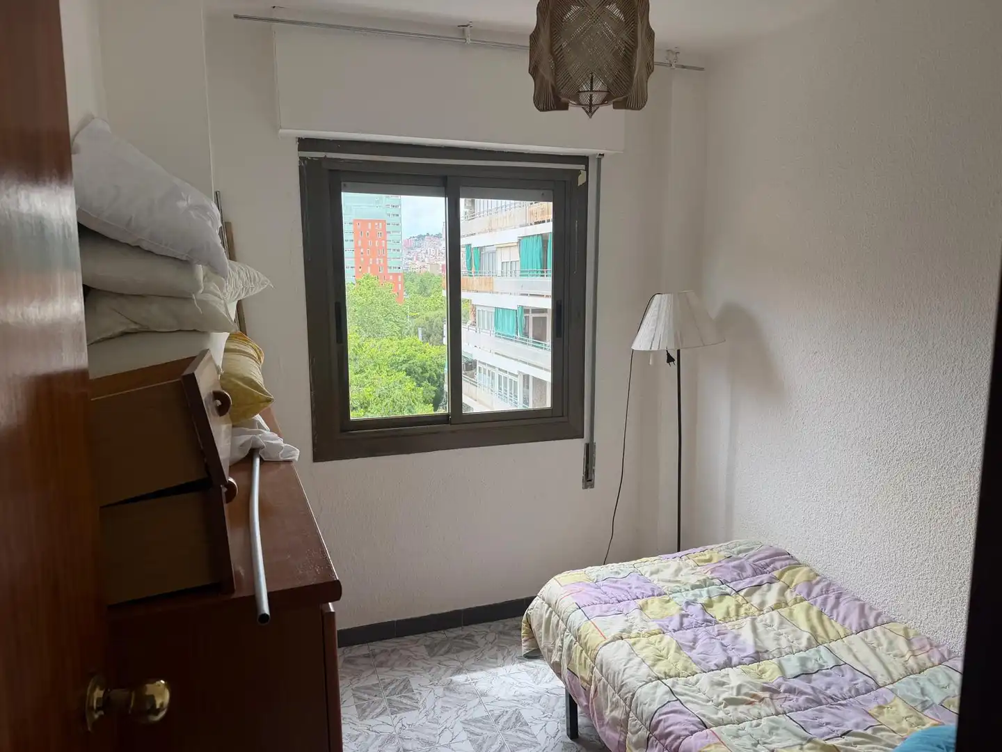 Habitación de Piso en venta en Barcelona con Amueblado y Balcón