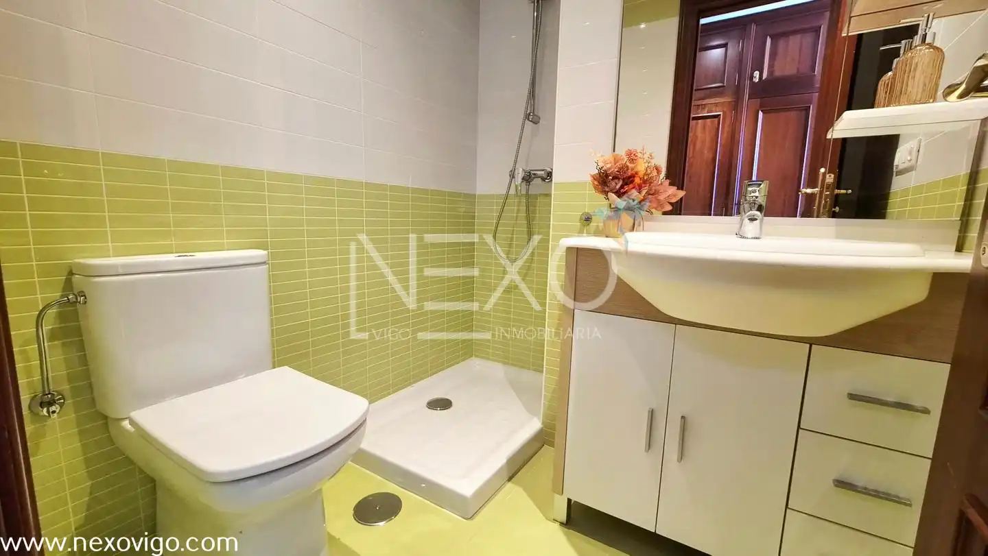 Baño de Piso en venta en Vigo  con Calefacción, Parquet y Trastero