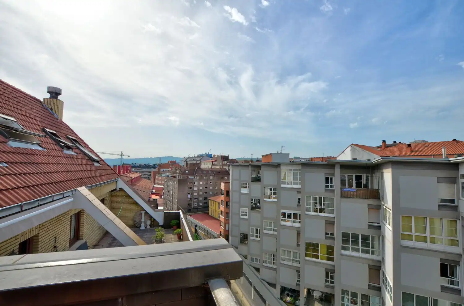 Außenansicht von Wohnung zum Verkauf in Oviedo  mit Heizung, Terrasse und Schwimmbad
