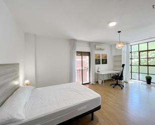 Bedroom of Apartment to share in  Granada Capital  with Furnished, Oven and Microwave