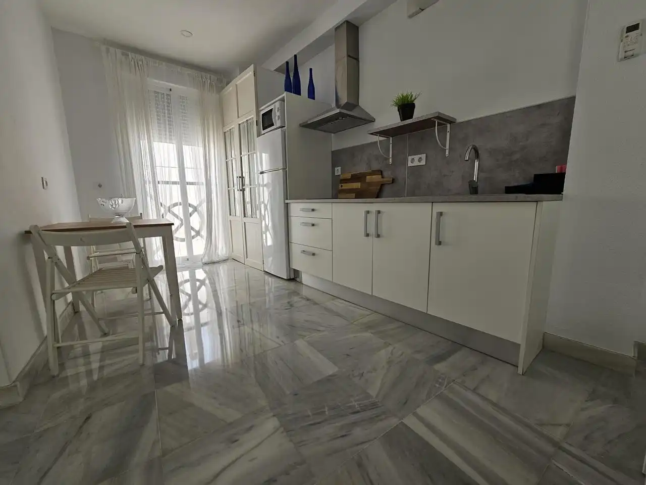 Cuina de Apartament de lloguer en Jerez de la Frontera amb Aire condicionat i Moblat