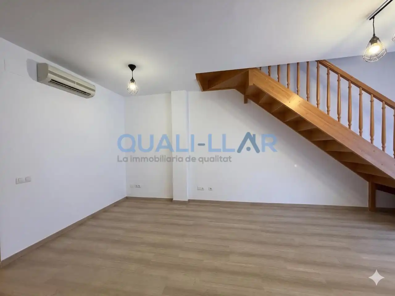 Piso en venta en Cornellà de Llobregat con Aire acondicionado, Calefacción y Parquet